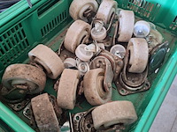 Lot 96 - werkmateriaal. 7 bakken - afbeelding 7 van  7