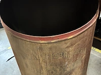 Lot 97 - antiek grote metalen opslagton - afbeelding 2 van  2