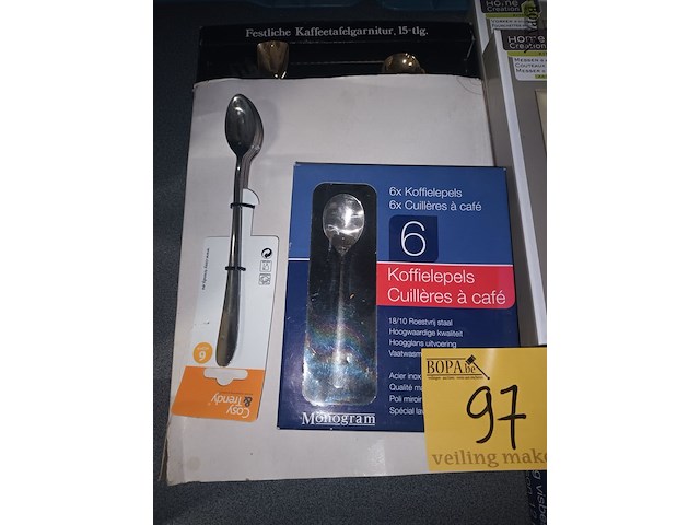 Lot 97 - besteksets en toastrekje. 7 stuks - afbeelding 2 van  4