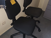 Lot 97 - bureaustoel. 2 stuks - afbeelding 2 van  2