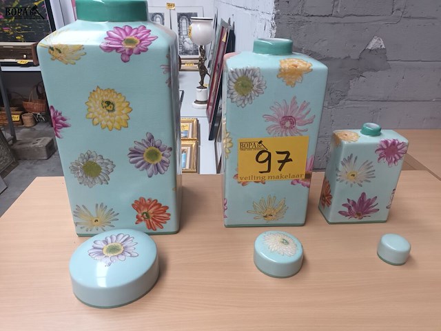 Lot 97 - dekselvazen. 3 stuks - afbeelding 1 van  6