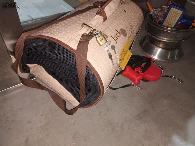 Lot 97 - dierenbenodigdheden - afbeelding 2 van  3