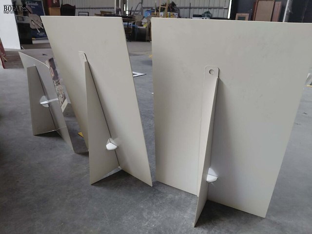 Lot 97 - diverse displaypanelen op staander luxemerken - afbeelding 5 van  5