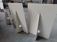 Lot 97 - diverse displaypanelen op staander luxemerken - afbeelding 5 van  5
