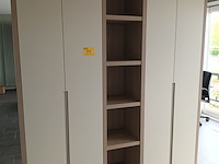 Lot 97 - dubbelzijdige kast - afbeelding 1 van  5