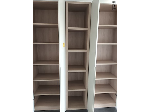 Lot 97 - dubbelzijdige kast - afbeelding 4 van  5