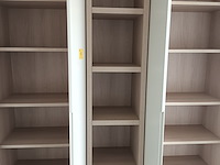 Lot 97 - dubbelzijdige kast - afbeelding 4 van  5