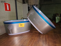 Lot 97 - flessenkoeler voor belvedère vodka. 2 stuks - afbeelding 1 van  4