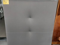 Lot 97 - hoofdbord boxspring - afbeelding 1 van  2