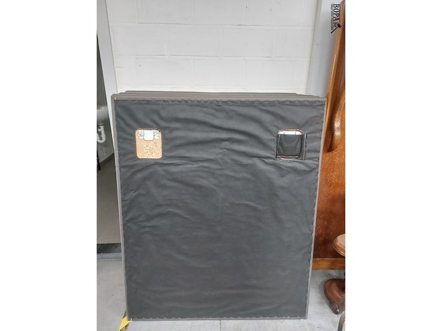 Lot 97 - hoofdbord boxspring - afbeelding 2 van  2
