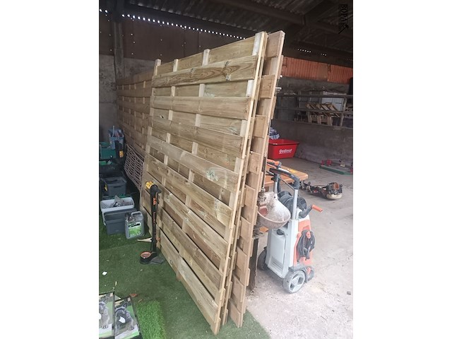Lot 97 - houten tuinpanelen. 7 stuks - afbeelding 1 van  4