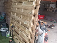 Lot 97 - houten tuinpanelen. 7 stuks