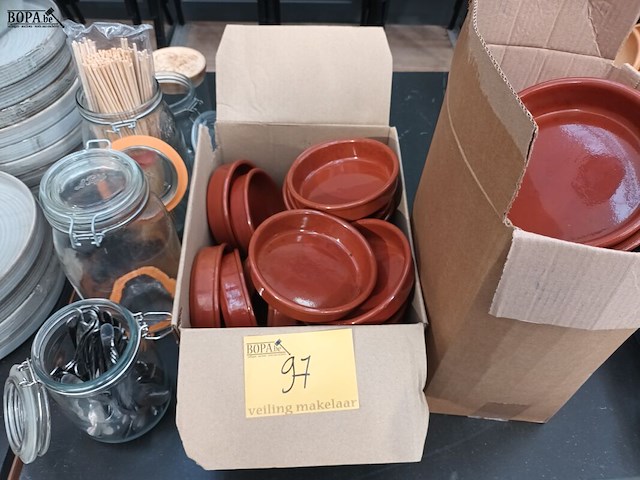 Lot 97 - keukengerei - afbeelding 1 van  4