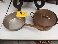 Lot 97 - koperen steelpan en kookpot - afbeelding 1 van  4