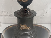 Lot 97 - kruisbeeld onder globe - afbeelding 3 van  3