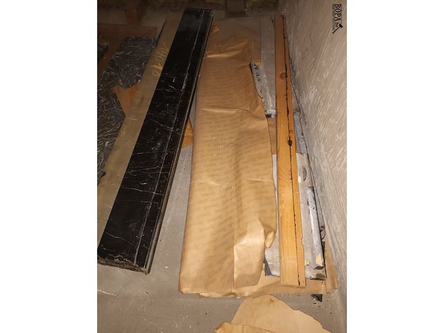 Lot 97 - lot marmeren tabletten - afbeelding 3 van  4