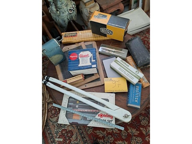 Lot 97 - lot vintage school en bureaumateriaal inclusief 2 antieken p - afbeelding 1 van  4