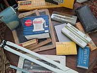 Lot 97 - lot vintage school en bureaumateriaal inclusief 2 antieken p - afbeelding 1 van  4