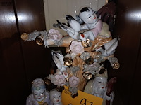 Lot 97 - oosters beeld in porselein - afbeelding 5 van  5