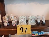 Lot 97 - porselein beeldjes. 6 stuks - afbeelding 1 van  5