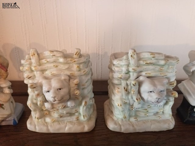 Lot 97 - porselein beeldjes. 6 stuks - afbeelding 3 van  5