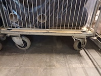 Lot 97 - rolcontainer met bobijnen garen - afbeelding 2 van  4