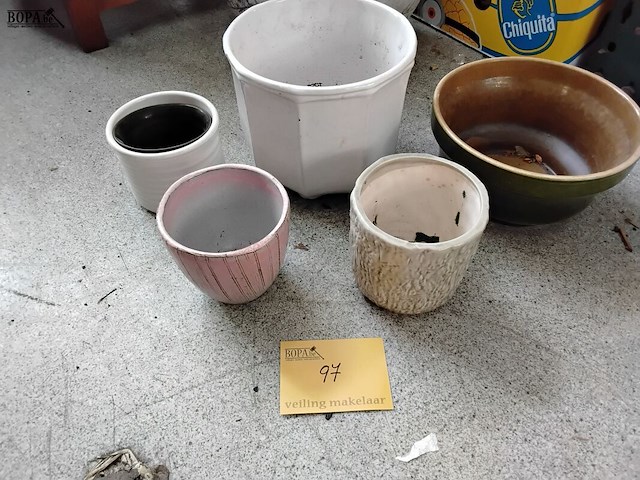 Lot 97 - set bloempotten - afbeelding 1 van  1