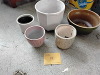 Lot 97 - set bloempotten - afbeelding 1 van  1
