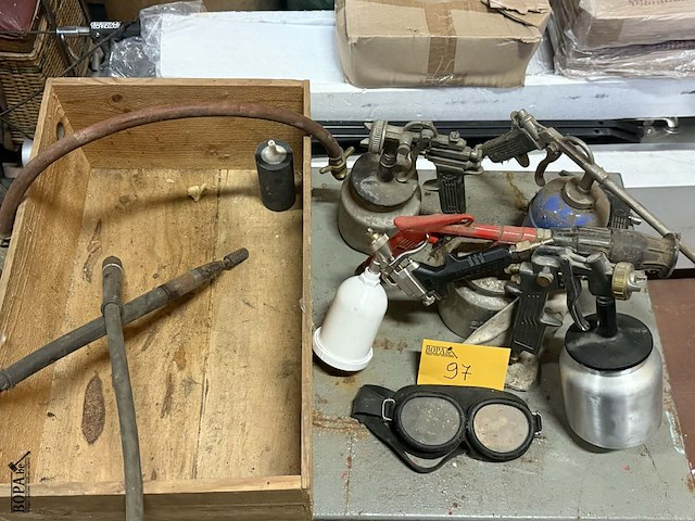 Lot 97 - spuitpistolen en bijhorende apparatuur - asturo - 6 stuks - afbeelding 1 van  5