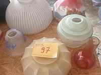 Lot 97 - vintage glazen lampenkappen. 6 stuks - afbeelding 1 van  4