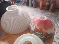 Lot 97 - vintage glazen lampenkappen. 6 stuks - afbeelding 3 van  4