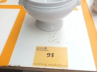 Lot 98 - antieke kan