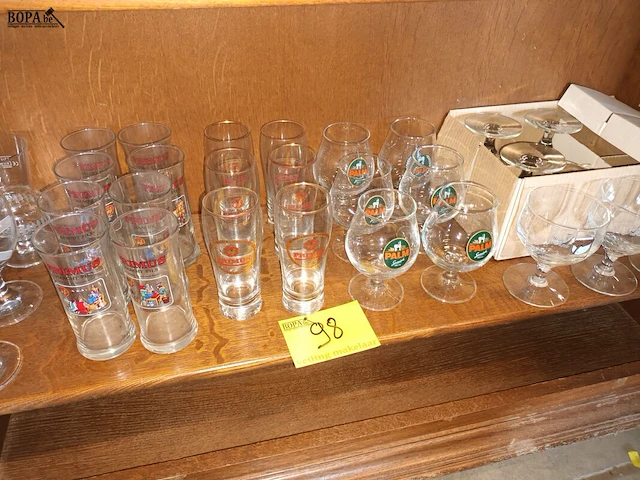 Lot 98 - bierglazen. 29 stuks - afbeelding 1 van  3