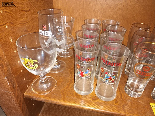 Lot 98 - bierglazen. 29 stuks - afbeelding 2 van  3