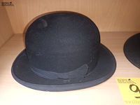 Lot 98 - bolhoed. 2 stuks - afbeelding 2 van  6