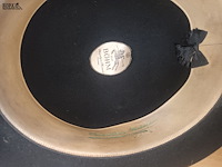 Lot 98 - bolhoed. 2 stuks - afbeelding 4 van  6