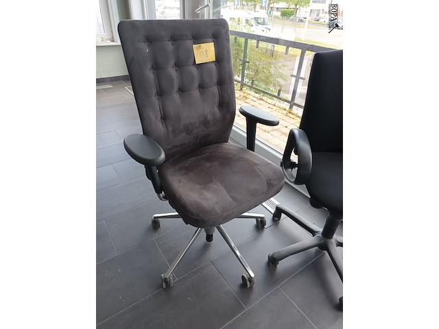 Lot 98 - bureaustoel. 2 stuks - afbeelding 2 van  3