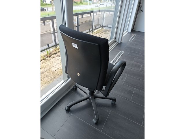 Lot 98 - bureaustoel. 2 stuks - afbeelding 3 van  3