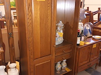 Lot 98 - hal meubel met schuifdeur en spiegel - afbeelding 1 van  5