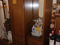 Lot 98 - hal meubel met schuifdeur en spiegel - afbeelding 2 van  5