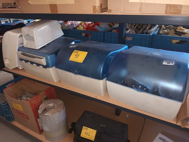 Lot 98 - handdoekpapier dispensers. 5 stuks - afbeelding 1 van  3