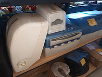 Lot 98 - handdoekpapier dispensers. 5 stuks - afbeelding 2 van  3