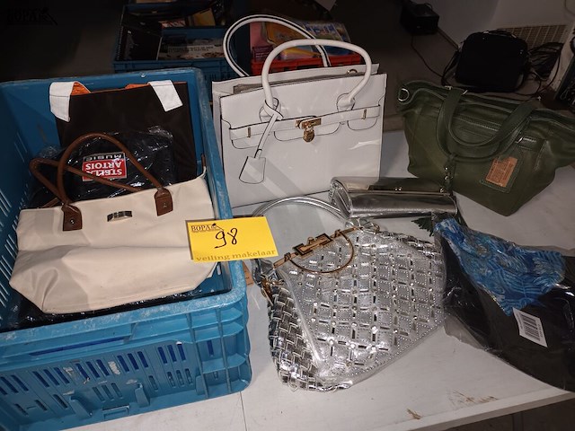 Lot 98 - handtassen. 8 stuks - afbeelding 1 van  5