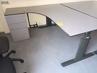 Lot 98 - hoekbureau met ladeblok - afbeelding 1 van  3