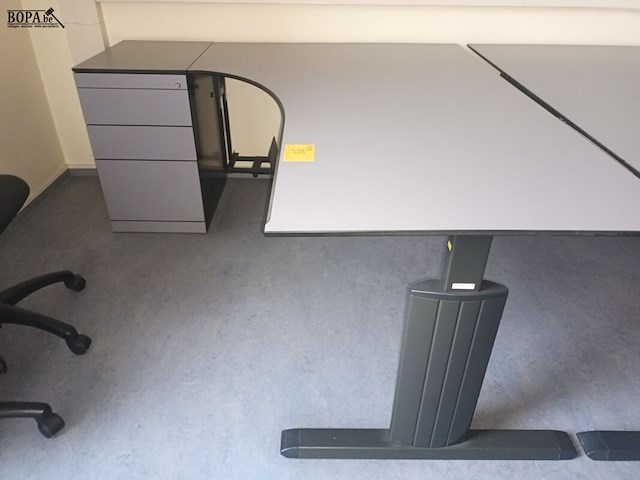 Lot 98 - hoekbureau met ladeblok - afbeelding 2 van  3