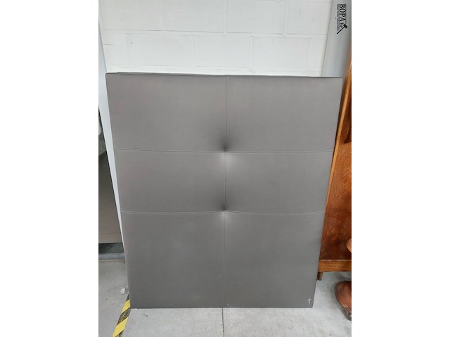 Lot 98 - hoofdbord boxspring - afbeelding 1 van  2