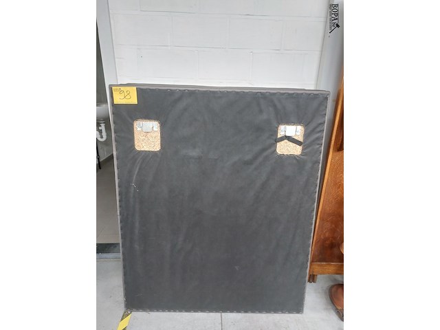 Lot 98 - hoofdbord boxspring - afbeelding 2 van  2