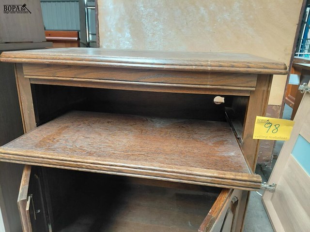 Lot 98 - houten tv meubel traditionele stijl - afbeelding 4 van  4