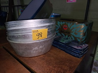 Lot 98 - ijsemmers en dienbladen. 15 stuks - afbeelding 1 van  4