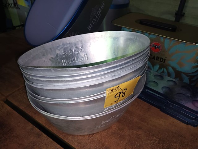 Lot 98 - ijsemmers en dienbladen. 15 stuks - afbeelding 2 van  4